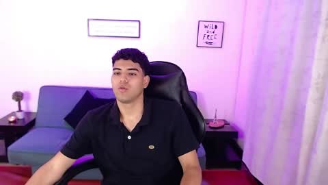 Snapshot of davidcum18 chatting on 05-17-26, 12:52 David online show from 05-17-26, 12:52