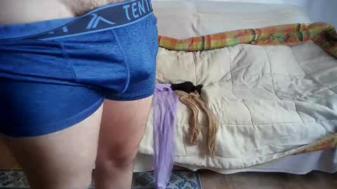 Snapshot of davidlg00 chatting on 10-01-25, 04:24 Hugo online show from 10-01-25, 04:24