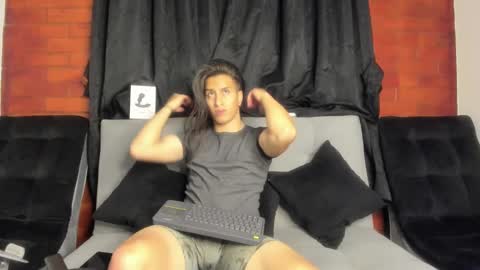 Snapshot of davidx_x21 chatting on 01-08-25, 04:44 davidx_x21 online show from 01-08-25, 04:44