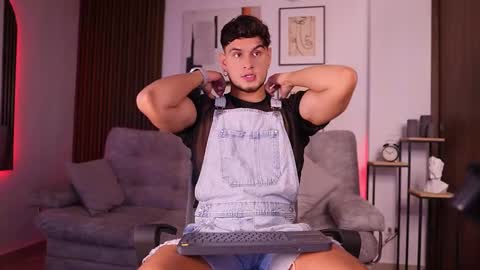 Snapshot of davies_brown chatting on 09-15-25, 09:04 Davies brown schedule 12pm to 5pm col time online show from 09-15-25, 09:04