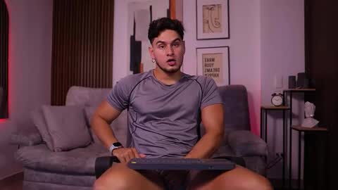 Snapshot of davies_brown chatting on 10-17-25, 09:39 Davies brown schedule 12pm to 5pm col time online show from 10-17-25, 09:39