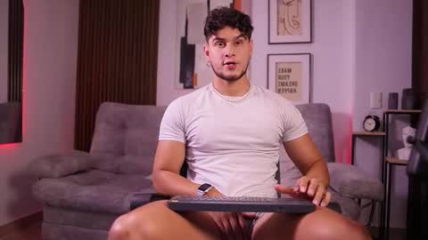 Snapshot of davies_brown chatting on 11-18-25, 08:57 Davies brown schedule 12pm to 5pm col time online show from 11-18-25, 08:57