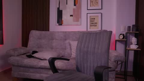 Snapshot of davies_brown chatting on 11-20-25, 06:18 Davies brown schedule 12pm to 5pm col time online show from 11-20-25, 06:18