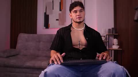 Snapshot of davies_brown chatting on 12-15-25, 09:08 Davies brown schedule 12pm to 5pm col time online show from 12-15-25, 09:08