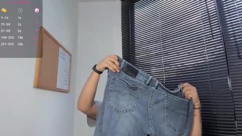 Snapshot of daviidevans chatting on 12-02-24, 10:12 David Evans online show from 12-02-24, 10:12