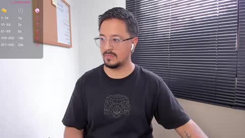 Snapshot of daviidevans chatting on 12-31-24, 02:25 David Evans online show from 12-31-24, 02:25