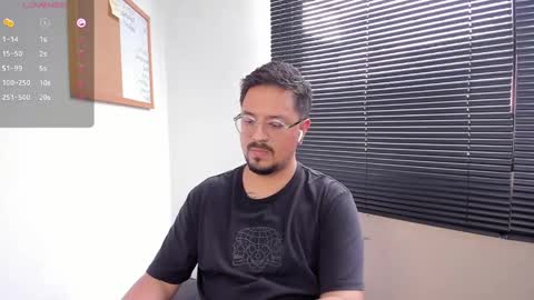 Snapshot of daviidevans chatting on 12-31-24, 05:29 David Evans online show from 12-31-24, 05:29