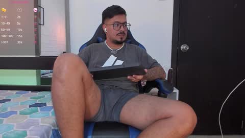 Snapshot of daviidevans chatting on 10-13-25, 10:04 David Evans online show from 10-13-25, 10:04