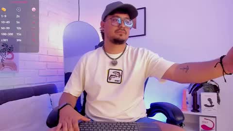 Snapshot of daviidevans chatting on 01-12-26, 10:53 David Evans online show from 01-12-26, 10:53