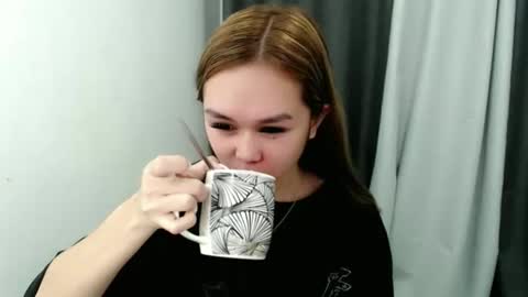 Snapshot of davinascott_03 chatting on 10-22-25, 11:59 Davina online show from 10-22-25, 11:59