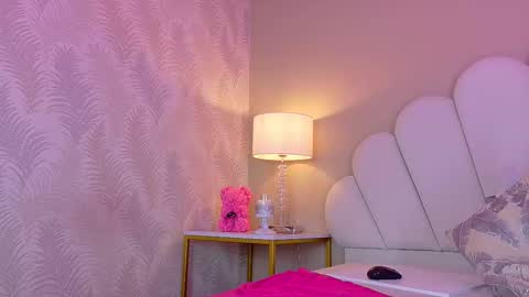 Valentina Gomez online show from 12-17-25, 11:49