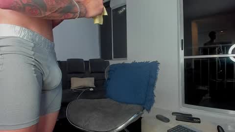 Snapshot of davis_alx chatting on 12-24-24, 12:11 davis  instagram davis alx1 online show from 12-24-24, 12:11