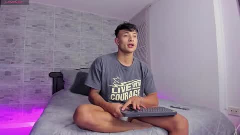 Snapshot of davisfirb chatting on 11-03-25, 01:19 davis online show from 11-03-25, 01:19