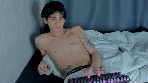 Snapshot of davisross chatting on 11-03-25, 06:14 davis online show from 11-03-25, 06:14