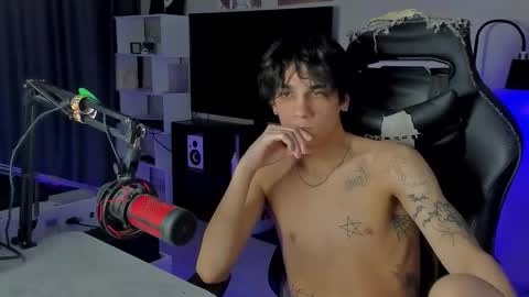 Snapshot of davisross chatting on 12-03-25, 12:47 davis online show from 12-03-25, 12:47