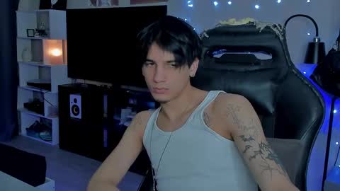 Snapshot of davisross chatting on 01-06-26, 12:31 davis online show from 01-06-26, 12:31