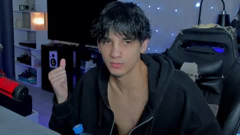 Snapshot of davisross chatting on 01-09-26, 10:18 davis online show from 01-09-26, 10:18