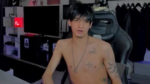 Snapshot of davisross chatting on 02-08-26, 01:25 davis online show from 02-08-26, 01:25