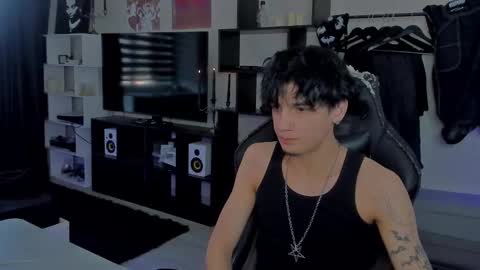 Snapshot of davisross chatting on 02-18-26, 12:01 davis online show from 02-18-26, 12:01