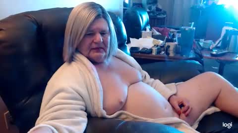 Snapshot of dawndoesall chatting on 01-19-25, 05:49 dawndoesall online show from 01-19-25, 05:49