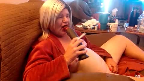 Snapshot of dawndoesall chatting on 10-22-25, 04:18 dawndoesall online show from 10-22-25, 04:18