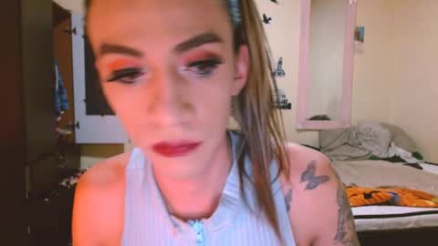 Snapshot of dayanna_01_ chatting on 05-18-26, 11:43 dayanna_01_ online show from 05-18-26, 11:43