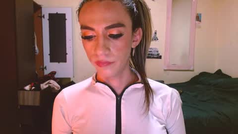 Snapshot of dayanna_01_ chatting on 06-01-26, 01:07 dayanna_01_ online show from 06-01-26, 01:07