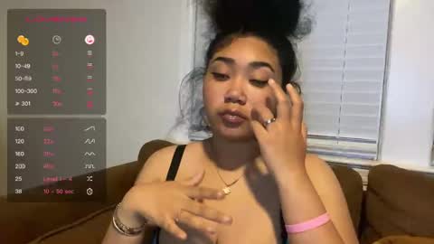 Snapshot of dayqueen1 chatting on 02-14-25, 10:49 dayqueen1 online show from 02-14-25, 10:49