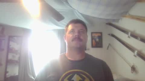 Snapshot of ddyshome5280 chatting on 10-07-25, 04:04 Daddy T online show from 10-07-25, 04:04