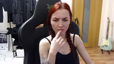 Snapshot of dead_girll chatting on 12-10-24, 12:17 freak online show from 12-10-24, 12:17