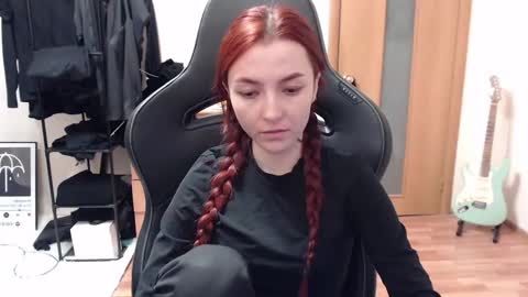 Snapshot of dead_girll chatting on 12-14-24, 09:24 freak online show from 12-14-24, 09:24