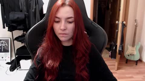 Snapshot of dead_girll chatting on 12-17-24, 09:16 freak online show from 12-17-24, 09:16