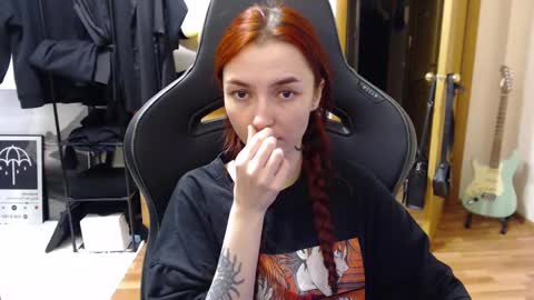 Snapshot of dead_girll chatting on 12-21-24, 10:19 freak online show from 12-21-24, 10:19