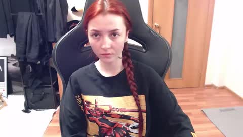 Snapshot of dead_girll chatting on 01-19-25, 08:51 freak online show from 01-19-25, 08:51