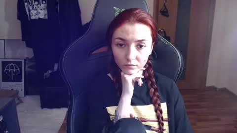 Snapshot of dead_girll chatting on 02-19-25, 09:25 freak online show from 02-19-25, 09:25