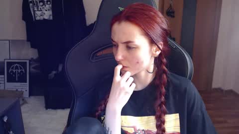 Snapshot of dead_girll chatting on 02-20-25, 12:30 freak online show from 02-20-25, 12:30