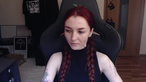 Snapshot of dead_girll chatting on 02-20-25, 03:34 freak online show from 02-20-25, 03:34