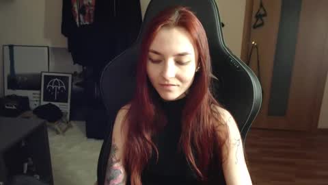 Snapshot of dead_girll chatting on 03-07-25, 09:17 freak online show from 03-07-25, 09:17