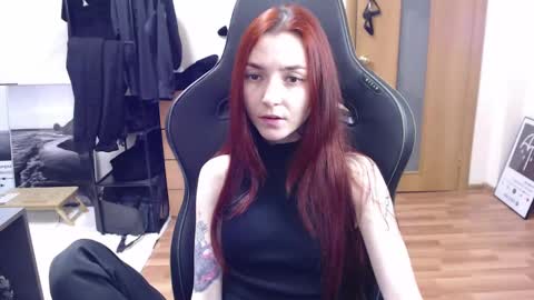 Snapshot of dead_girll chatting on 03-12-25, 09:24 freak online show from 03-12-25, 09:24