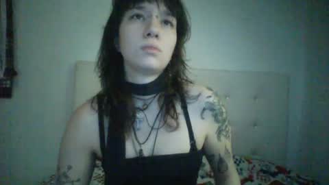 Snapshot of dead_moonxx chatting on 07-11-26, 04:21 dead_moonxx online show from 07-11-26, 04:21