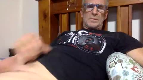 deanofflove2210 online show from 02-01-25, 10:05