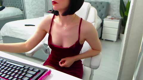 Snapshot of dear_ellisse chatting on 04-26-26, 08:56 Elly online show from 04-26-26, 08:56