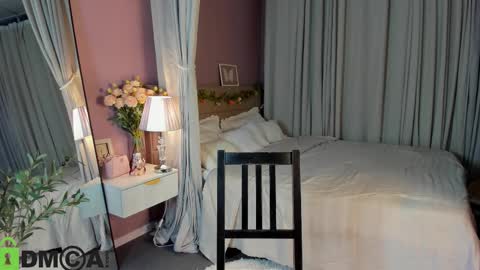 Snapshot of dearly_emily chatting on 02-13-26, 05:20 Emily GMT2 Mon 10 AM - 4 PM Wed 10 AM - 4 PM Thu 10 AM - 4 PM Fri 10 AM - 4 PM Sat 10 AM - 4 PM online show from 02-13-26, 05:20