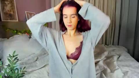 Snapshot of dearly_emily chatting on 07-10-26, 05:26 Emily GMT2 Mon 10 AM - 4 PM Wed 10 AM - 4 PM Thu 10 AM - 4 PM Fri 10 AM - 4 PM Sat 10 AM - 4 PM online show from 07-10-26, 05:26