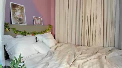 Snapshot of dearly_emily chatting on 07-12-26, 05:26 Emily GMT2 Mon 10 AM - 4 PM Wed 10 AM - 4 PM Thu 10 AM - 4 PM Fri 10 AM - 4 PM Sat 10 AM - 4 PM online show from 07-12-26, 05:26