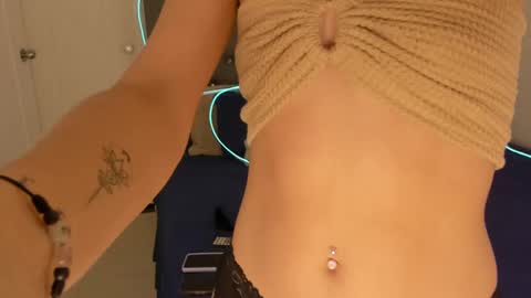 Snapshot of dearmilu28 chatting on 01-16-25, 12:23 dearmilu28 online show from 01-16-25, 12:23