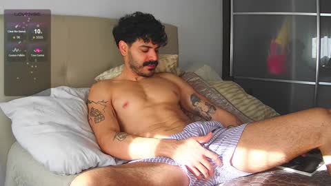 Snapshot of dearsweetboyz chatting on 01-09-25, 10:41 Pablo online show from 01-09-25, 10:41