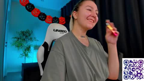 Snapshot of debbie_taylor chatting on 10-31-25, 03:24 Debbie Mon Tue Fri Sun Sat GMT 3 1000am - 0400pm online show from 10-31-25, 03:24