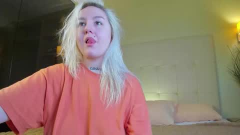 Snapshot of debbie_taylor chatting on 01-12-26, 05:18 Debbie Mon Tue Fri Sun Sat GMT 3 1000am - 0400pm online show from 01-12-26, 05:18