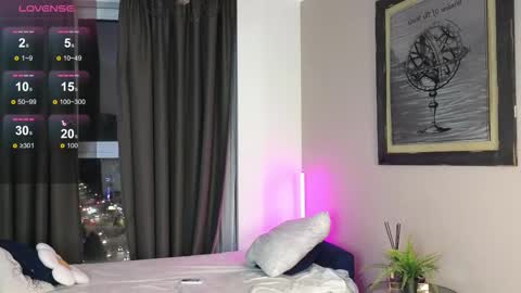 Snapshot of debihenks chatting on 10-22-25, 06:07 Eva online show from 10-22-25, 06:07